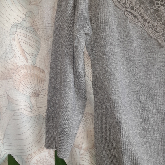 - Forever21 Gray Top - Picture 5 of 6